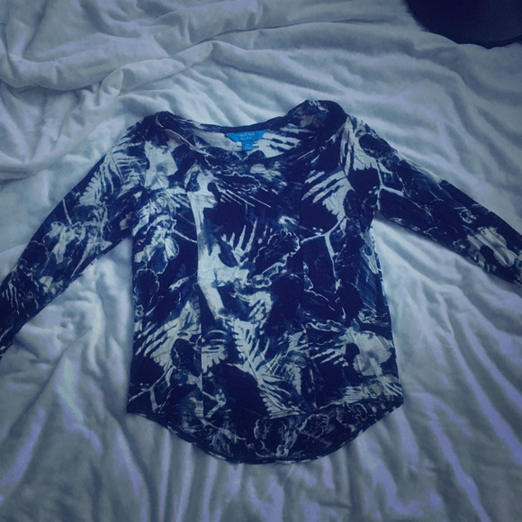 Vera Wang Tops - Gorgeous Simply Vera Wang Blue, Black & White Top